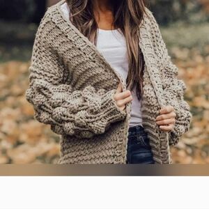 NWT Dos Femmes Oversized Chunky Cardigan Women M Mid Length Olive Sage Wool